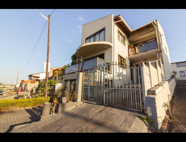 4 BEDROOM HOUSE FOR SALE IN WESTCLIFF